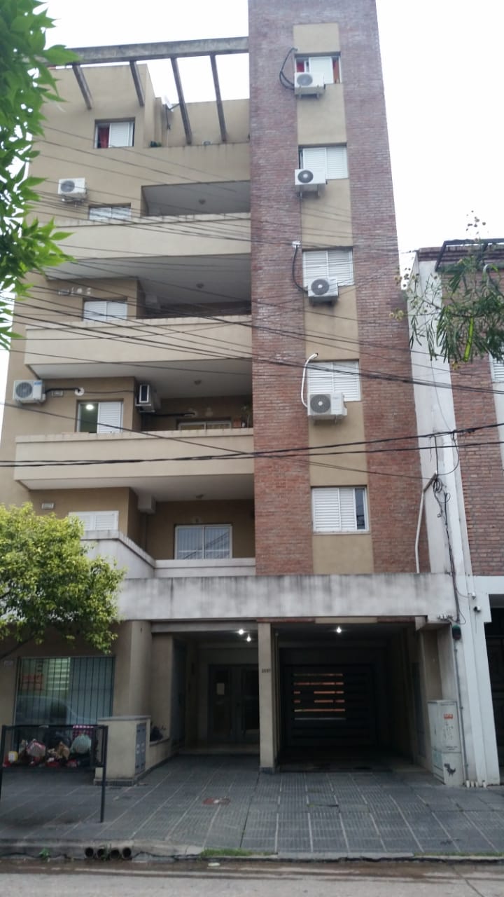 Mariano Comas 2667 Piso 1