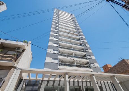 San Jerónimo 1771 Piso 17 Dto. 5 con cochera